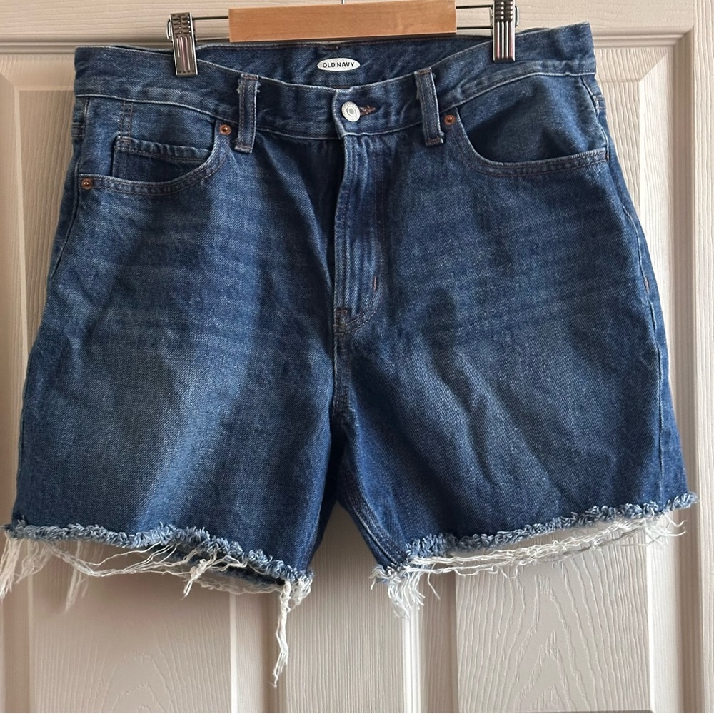 Old Navy Distressed Medium Wash Denim Shorts Women’s Size 10